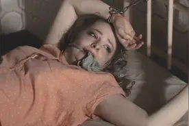 爱的猎犬：女孩遭变态夫妻绑架，被捆住手脚虐待4天图片