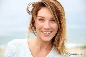 60岁大爷再婚49岁女人，刚结婚就要离婚，大爷：她和前夫绿我图片