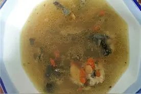 吃剩的榴莲壳别扔，炖成汤喝，没有异味，汤汁清甜，闻着清香图片