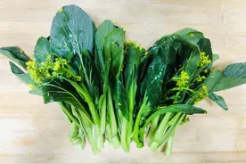 洗菜心时，小黄花要摘掉吗？菜农给出2点解释，大家看有没有道理图片