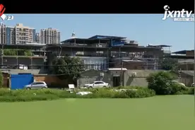 南昌青山湖区：紧挨着艾溪湖，两口臭水塘大煞风景图片