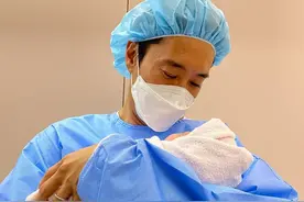 《天国的阶梯》男星官宣三胎！52岁终迎一女，妻子小12岁是博士图片