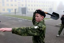 俄购买专利生产出一款工兵铲，立下赫赫战功，100多年不舍淘汰图片