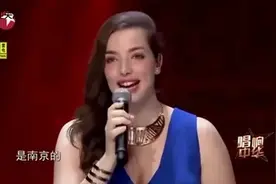 洋媳妇远嫁中国小伙，当众讲述婆媳情，全场都欢呼了图片