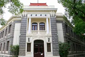 娱乐圈唯一考进清华的童星，才貌双全惹人羡慕，校花真的当之无愧图片