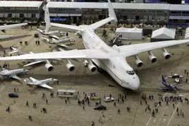 安225运输机到底有多大？和C5放在一起才明白，什么叫空中巨无霸图片