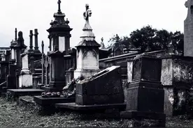 6000人和白骨同吃同睡，菲律宾贫民窟，为何成为活人墓地？图片