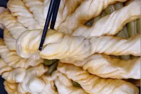 东北“一锅出”，汤鲜味浓，东北人从小到大都抹不开的“东北味”图片