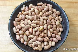 想吃五香花生不用出去买，教你在家做，咸香味美，口感酥脆又好吃图片