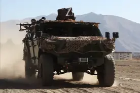 直击高原侦察女兵训练：猛士三披伪装网 贴近实战更帅气图片