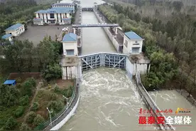 泄洪流量68立方米每秒！八里湾船闸首次承担泄洪任务图片