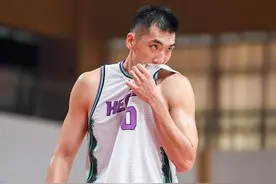 国产“小鲨鱼”陶汉林，打篮球前是游泳健将，招牌动作是扣篮图片