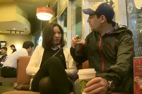 40岁女富豪为男友卖掉深圳3套房，结果赔了感情又赔钱，纪录片图片