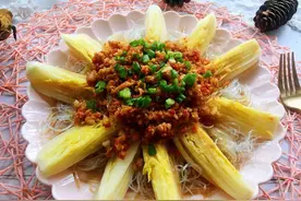 冬天就喜欢吃蒸菜，家常粉丝蒸娃娃菜，蒜香浓郁，味道鲜美图片