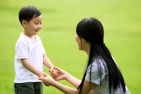 孩子动不动就“假哭”？这么好的事，家长可劲儿乐吧图片