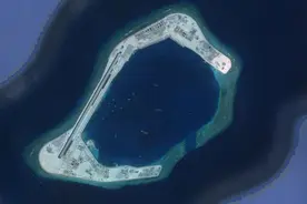 航拍渚碧岛，南沙群岛第二大岛屿，吹填建有大型机场图片