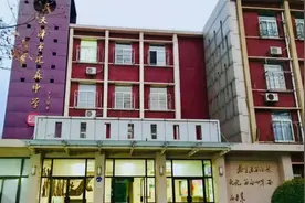 这几所中学的学费标准公布，想报考的同学需注意图片