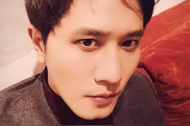 张含韵绯闻男友曝新恋情？男方回应与神秘女逛街，手上戒指未解释图片