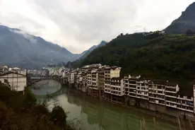 云南最让人怀旧的小镇，有小香港之称，却以慢节奏的茶出名图片