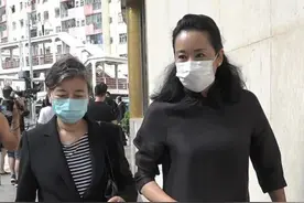朱玲玲送别前婆婆，一袭旗袍裙优雅大方，郭妈打扮朴素走身后图片