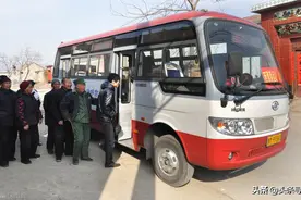 湖南女孩返校途中3000元学费被盗，“感觉天都要塌了”，司机乘务员弃车追贼图片