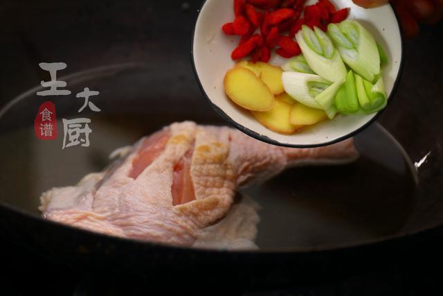 鲜香美味，营养滋补的山药炖鸡汤，新手也能做，学会煲给家人喝