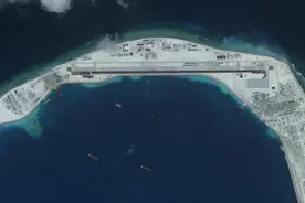 中国南沙美济礁，为什么能通过重吨位的船舰？有卫星图图片
