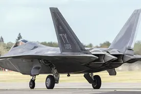 一代传奇战机落下帷幕，F-22即将退役，背后原因却与中国有关图片