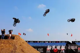 世界极限运动会移师上海 专业选手高空脱把秀车技图片
