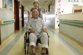 漳州909医院：有种爱情叫“少时夫妻老来伴”图片