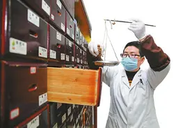 四川日报聚焦中医药人才建设刊发整版报道图片