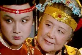 贾宝玉吃的莲叶羹，是用什么做的？细琢磨，顿觉阴森刺骨图片