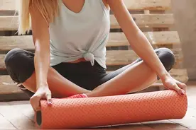 健身界的按摩神器，泡沫轴帮你“滚”走腿部酸痛图片