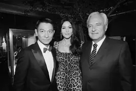 无法重拍瞬间：钻下水道的黄渤，泳池里微胖的范冰冰……图片