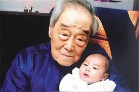 这个婴儿“不简单”，出生时军队保驾护航，国家鸣13响礼炮庆生图片