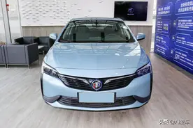 油电两用省钱，1.4L油耗合资省心家用车，无焦虑续航，微蓝6 PHEV图片