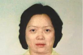 中国福建一妇女，遭到美国全球通缉，死后百辆豪车送葬图片