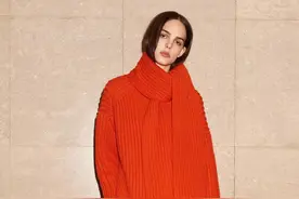 慵懒、随性的宽松毛衣太撩了，搭配半身裙遮肉，但阔腿裤才是归宿图片