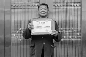 老农仿照《咏鹅》作《咏鸡》一首，全文仅18字，竟获国家级文学奖图片