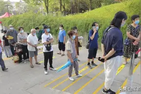 江都自在公园核酸采样点率先在仙女镇进行大规模核酸采样演练图片