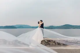 看到儿子给儿媳洗贴身衣物，婆婆甩脸反被儿媳一句话“将军”图片