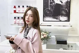 “最美网红”夏诗文，想低调却偏偏靠脸走红，难得的不作妖美女图片
