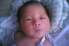 宝宝出生，有的“美若天仙”，有的却“丑似如花”，基因问题？图片