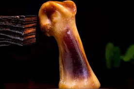 皇帝头盖骨做的碗，小孩子脊椎做的包，你觉得能用吗？图片