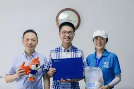 奇缘！时隔28年，江苏“学霸父子”考入同一所大学，两代通知书成“对比”！图片