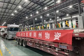 国家电网举全公司之力驰援河南 出动近万人保障灾后抢修恢复图片