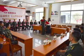人间芳菲已向暖 正是读书好时节——看武警福建总队三明支队如何用书籍搭建强军育人阶梯图片