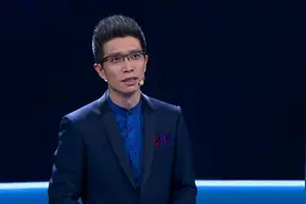 朱广权首次直播带货，妙语连珠上演魔性rap，李佳琦自叹插不上话图片