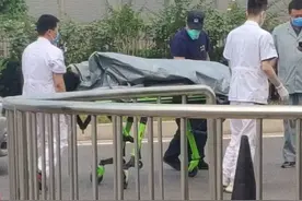援鄂队员中风险地区人工呼吸救路人|都说没看清她的真容，来看看标准照图片