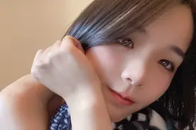 小说：我和美艳女领导同居，帮她洗衣服打扫房间，获得香吻做奖励图片